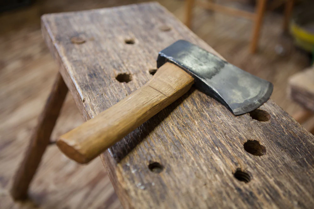 Video: Make a Chair from a Tree - Image 3